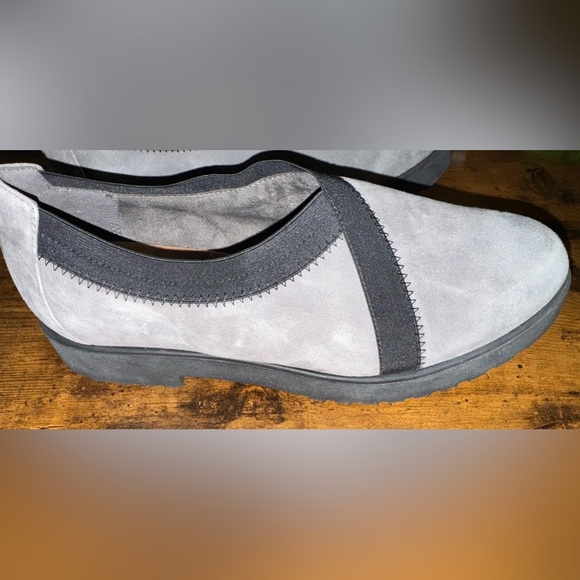 Clarks Artisan women’s Low Heel Suede Gray Pumps 8.5 loafers slip on comfortable - Picture 5 of 7